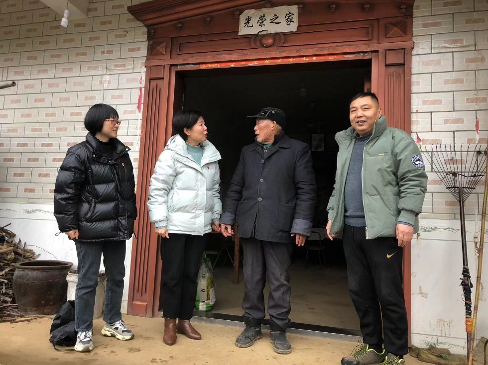 2月1日，市文旅局赴樅陽縣義津鎮(zhèn)朱公村、增豐村開展“冬日暖陽”主題活動.jpg